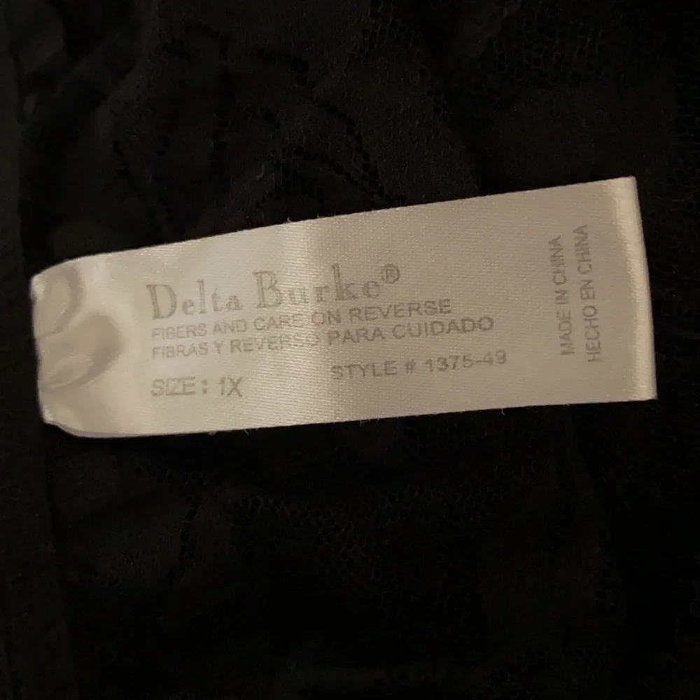 NWOT Delta Burke sheer stretchy negligee. Simply gorgeous & sexy! Floral pattern